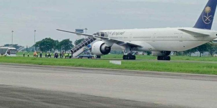 Terima Ancaman Bom, Pesawat Saudia Airlines Pengangkut Jamaah Haji Depok Mendarat Darurat di Kualanamu