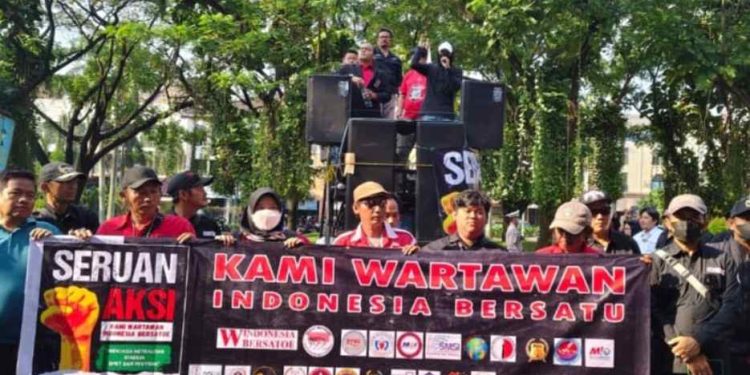 26 Organisasi Pers dan Advokat Demo di Mako Polres Metro Bekasi, Ini 4 Poin Tuntutannya