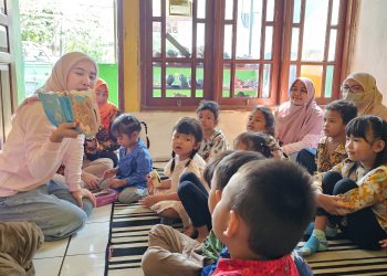 Literasi Sejak Dini: Srikandi PLN Berikan Harapan Melalui Dongeng