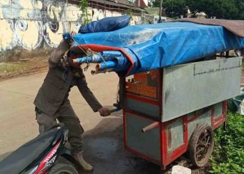 Satpol PP Depok Tertibkan PKL, Bangunan Liar, dan Reklame di Margonda dan Cilodong: Upaya Wujudkan Kota Nyaman
