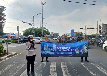 Sosialisasi Operasi Patuh Jaya 2025, Polres Depok Sapa Pengendara Langsung di Jalan Raya