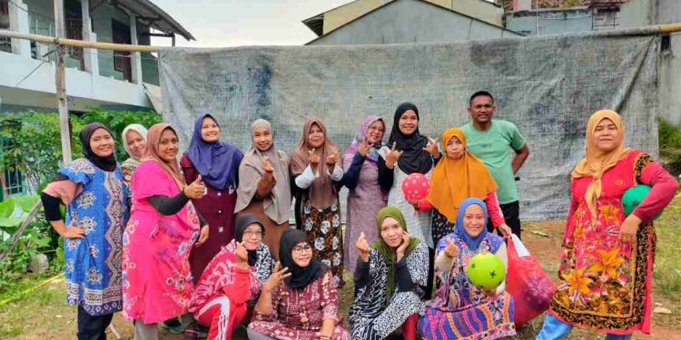 Voli Terpal Dasteran! Ibu-Ibu RT 03 RW 22 Sukatani Ramaikan HUT RI ke-80 dengan Tawa dan Semangat