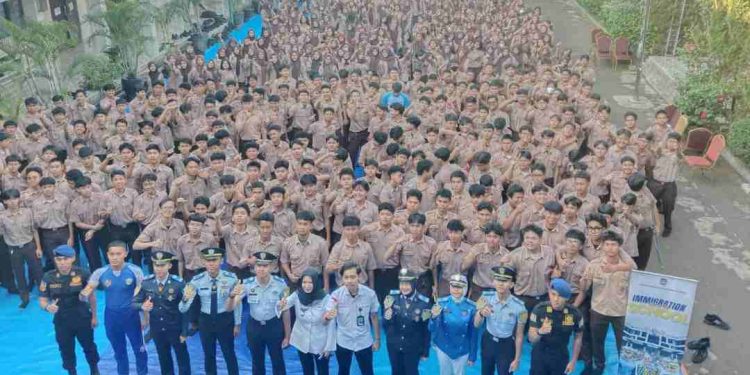 “Imigrasi Goes to School” di SMAN 3 Depok: Siswa Antusias Intip Peluang Jadi Taruna Poltekim