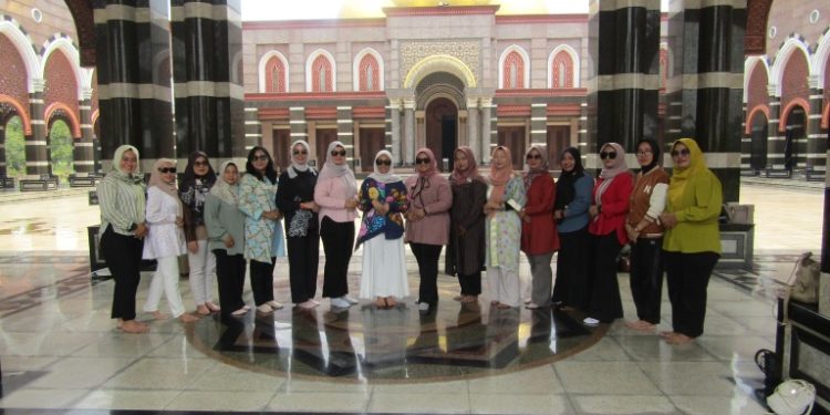 Persit Kodim 0508 Depok Pererat Hubungan Sosial di Masjid Kubah Mas