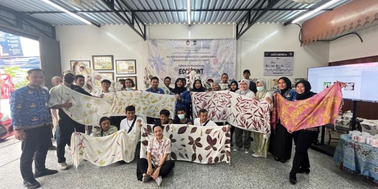 Inovasi Pemasyarakatan: Lewat Ecoprint, Klien Bapas Jakarta Barat Siap Jadi Pelaku Usaha Mandiri dan Ramah Lingkungan.