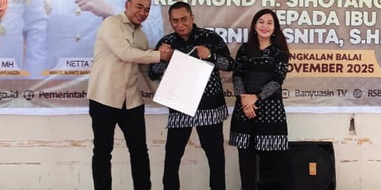 Kepala Kantor Pertanahan Kabupaten Banyuasin Dhona Fiermansyah Lubis menyampaikan ucapan terima kasih kepada Raymund Hasdianto atas kerja sama yang baik selama ini. 