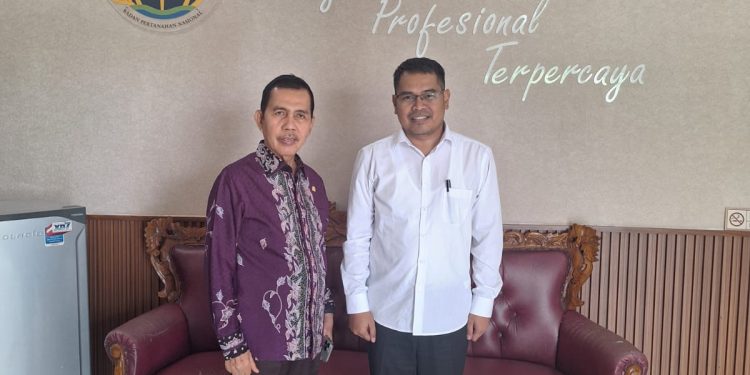 Anggota Komisi V DPR RI, Ir. H. Iskak Mekki, M.M., melakukan kunjungan kerja ke Kantor Pertanahan (Kantah) Kabupaten Banyuasin pada Rabu 24 Desember 2025.