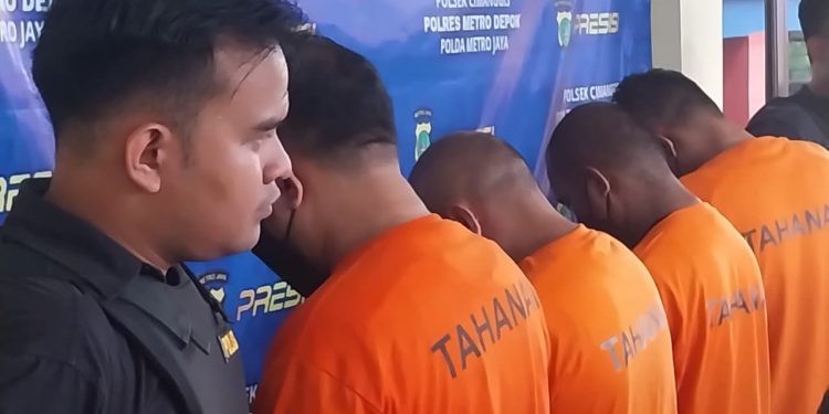 Polsek Cimanggis berhasil mengamankan empat orang pelaku komplotan begal motor dengan modus berpura-pura sebagai debt collector yang beraksi di wilayah hukumnya.