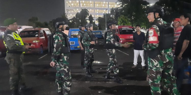 TNI–Polri Gelar Patroli Gabungan, Situasi Pancoran Mas Dipastikan Aman dan Kondusif