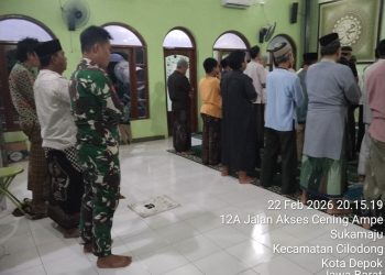 Prajurit dan Masyarakat Cilodong Bersatu dalam Tarawih TMMD Ke-127