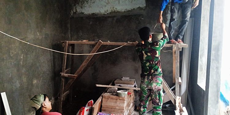 Air Mata Syukur Ibu Murdiana, Rumahnya Direhab TMMD Ke-127 Depok