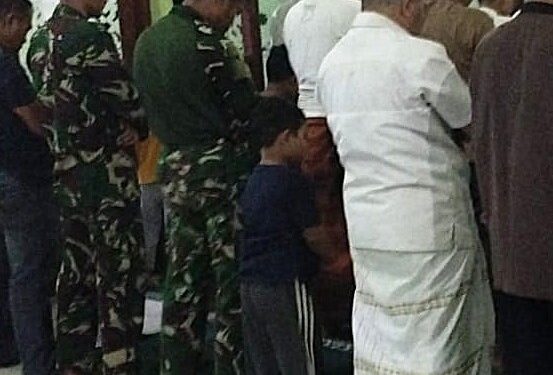 Pererat Kemanunggalan, Satgas TMMD Tarawih Bersama Warga Sukamaju