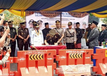 HUT Kota Tangerang Ke-33, Dandim 0506/Tgr Hadiri Pemusnahan 1.128 Botol Miras