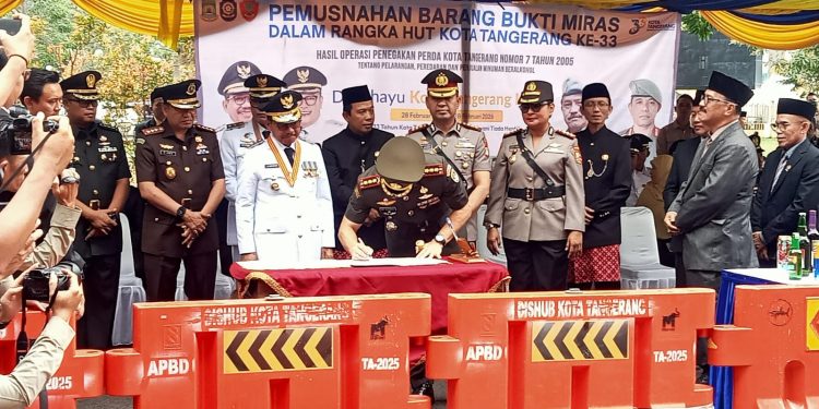 HUT Kota Tangerang Ke-33, Dandim 0506/Tgr Hadiri Pemusnahan 1.128 Botol Miras