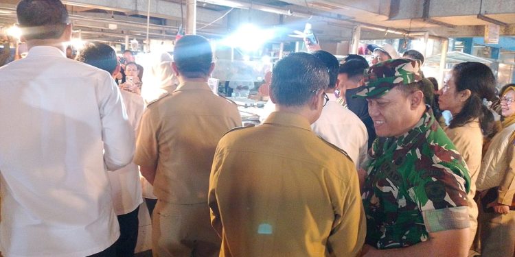 Dampingi Wamendag, Danramil Cimanggis Pastikan Situasi Pasar Cisalak Kondusif