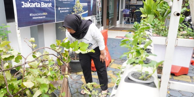 Semangat Ramadhan, Bapas Jakarta Barat Bangun Kebersamaan Lewat Kerja Bakti