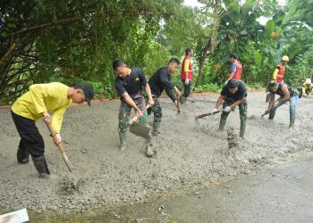 Meski Cuaca Tak Bersahabat, TMMD Depok Tetap Gaspol di Gardenia