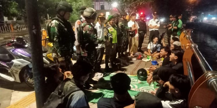 Danramil 01/Panmas Turun Langsung, Objek Vital Disisir Hingga Dini Hari