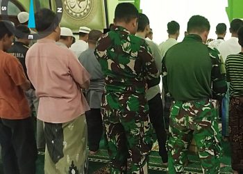 Hangatnya Kebersamaan TNI dan Warga Sukamaju, Tarawih TMMD Jadi Penguat Silaturahmi di Bulan Ramadan