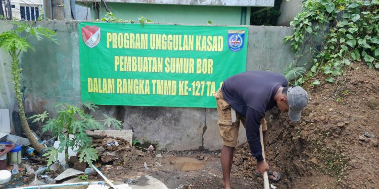 Diguyur Hujan, Satgas TMMD Tetap Tancap Gas Rampungkan Sumur Bor.
