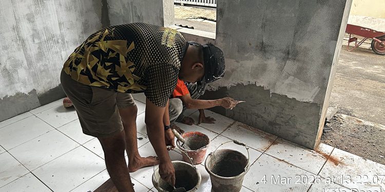 Kemanunggalan TNI dan Warga, Tiga Rumah Tidak Layak Huni Direhab Serentak