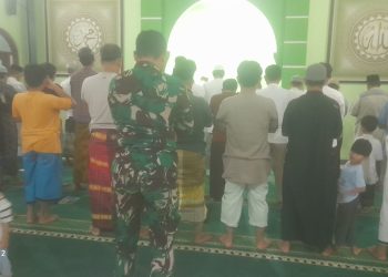 Satgas TMMD Kodim 0508/Depok Shalat Tarawih Bersama Warga Sukamaju