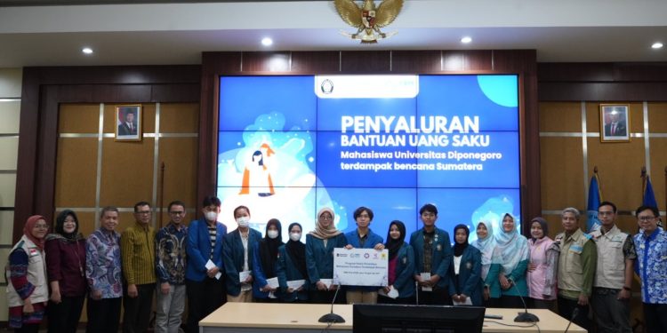 Bantu Mahasiswa Terdampak Banjir, YBM PLN Salurkan Bantuan Pendidikan di Undip