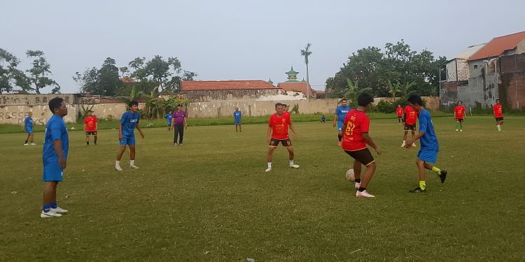 Suko FC Sidoarjo Dominan di Babak Pertama, Unggul 2-0 atas Kopites Sidoarjo