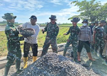 Di Balik Keringat Satgas TMMD, Tersimpan Kisah Haru Kebersamaan TNI,Polri dan Rakyat