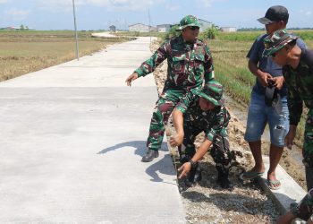 Wadan Satgas TMMD Reguler ke-128 Cek Pekerjaan Betonisasi, Pastikan Kualitas dan Progres Sesuai Target