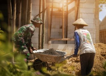 TMMD Kodim Pati: Dari Gerobak Dorong hingga Harapan, TNI dan Warga Bangun Rumah Layak 