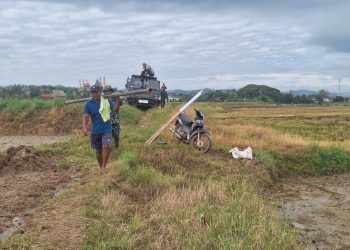 Dorong Alat Bor 450 Meter di Sawah, Satgas TMMD dan Warga Tunjukkan Kekompakan